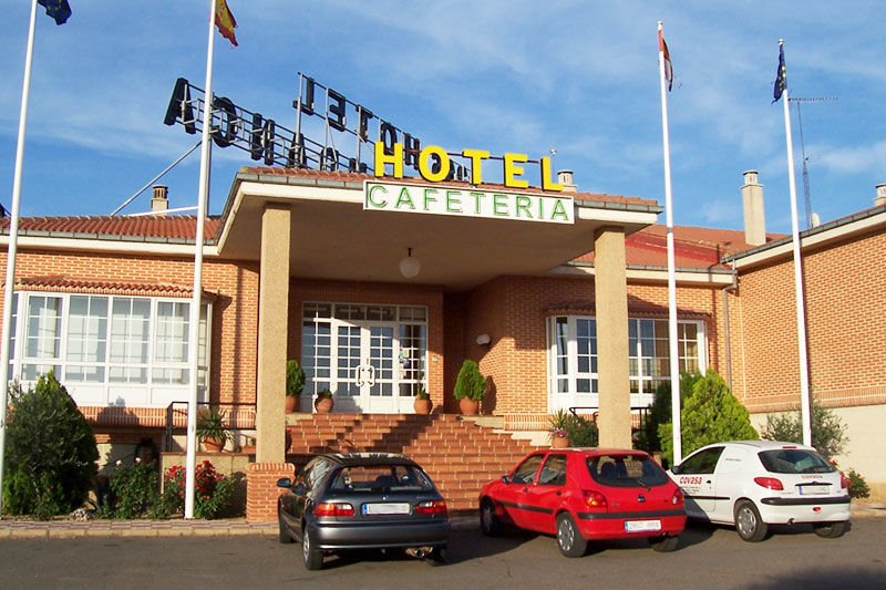 Mlc Benavente Hotel Exterior photo